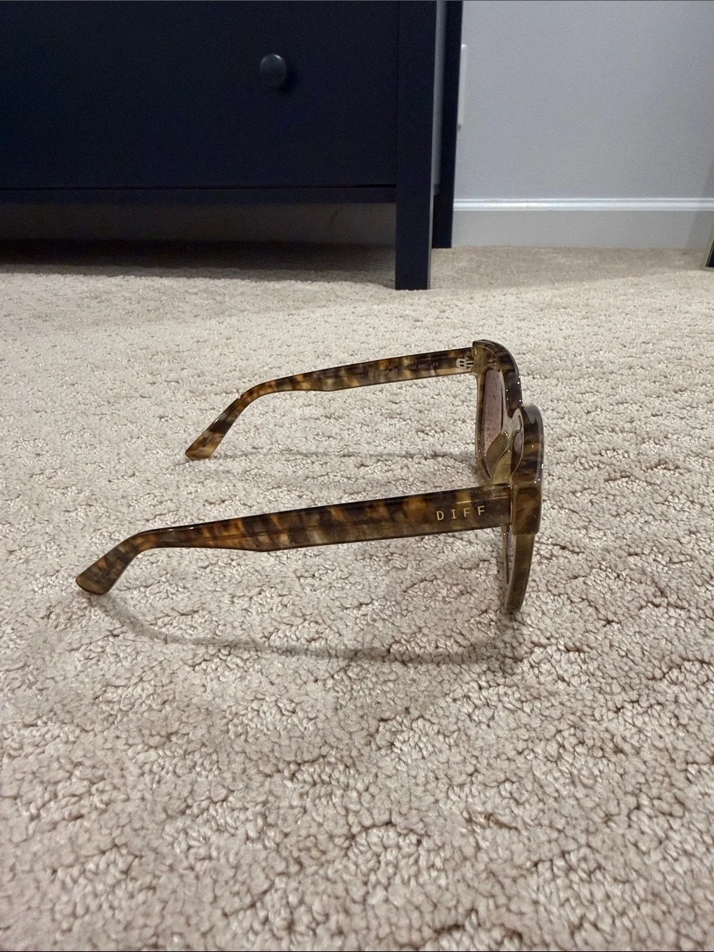 Diff Makay Sunglasses in Cream Tortoise